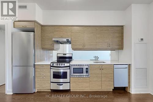 919 - 320 Richmond Street E, Toronto (Moss Park), ON - Indoor Photo Showing Kitchen