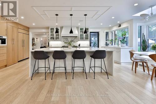 200 Chartwell Road, Oakville (Old Oakville), ON - Indoor Photo Showing Kitchen With Upgraded Kitchen