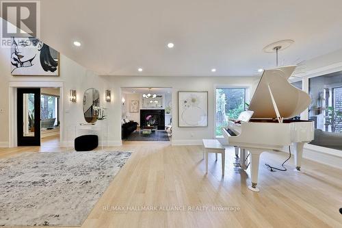 200 Chartwell Road, Oakville (Old Oakville), ON - Indoor Photo Showing Living Room