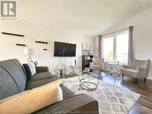 79 Blackacre Crescent, Tilbury, ON - Indoor Photo Showing Living Room