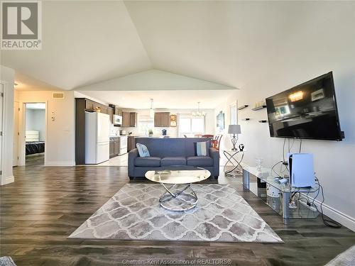 79 Blackacre Crescent, Tilbury, ON - Indoor Photo Showing Living Room