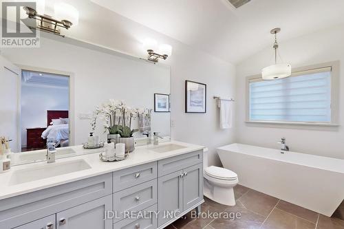 54 Granlea Road, Toronto (Willowdale East), ON - Indoor Photo Showing Bathroom