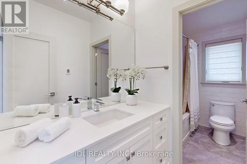 54 Granlea Road, Toronto (Willowdale East), ON - Indoor Photo Showing Bathroom