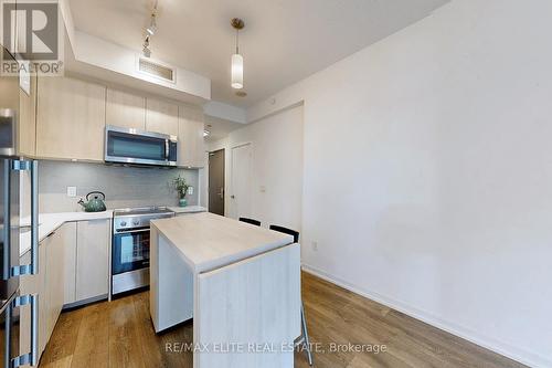 505 - 50 Forest Manor Road, Toronto (Henry Farm), ON - Indoor Photo Showing Kitchen