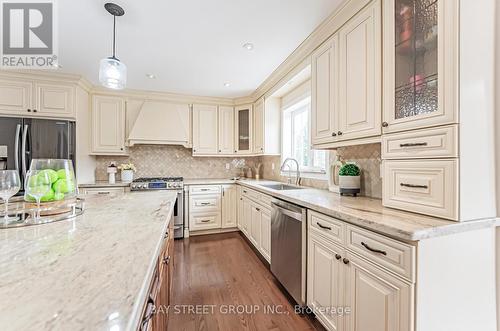 43 Conistan Road, Markham (Unionville), ON - Indoor Photo Showing Kitchen With Upgraded Kitchen