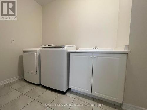 256 Conklin Crescent, Aurora, ON - Indoor Photo Showing Laundry Room