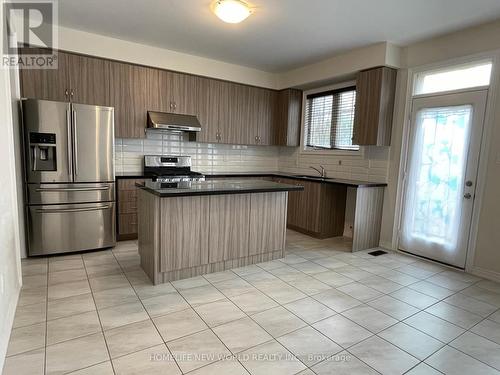 256 Conklin Crescent, Aurora, ON - Indoor Photo Showing Kitchen