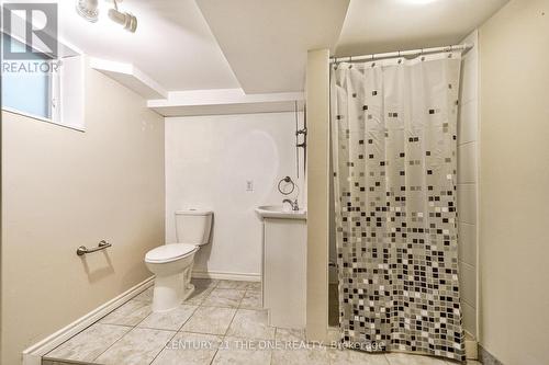 224 Park Avenue, East Gwillimbury, ON - Indoor Photo Showing Bathroom