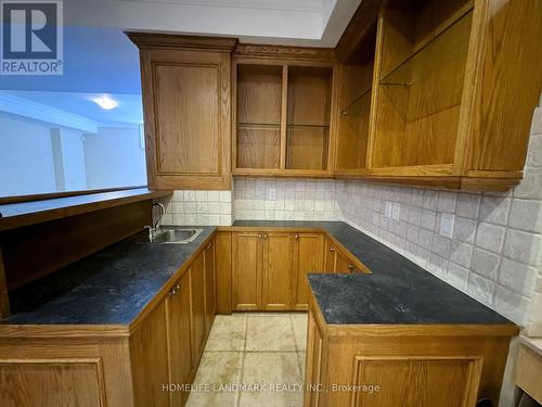 1 Clarkehaven Street, Vaughan (Crestwood-Springfarm-Yorkhill), ON - Indoor Photo Showing Kitchen