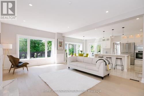 151 Highland Crescent, Toronto (Bridle Path-Sunnybrook-York Mills), ON - Indoor Photo Showing Living Room