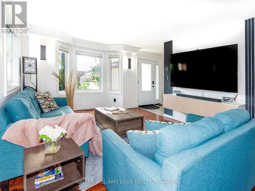 592 Rendezvous Court, Windsor, ON - Indoor Photo Showing Living Room