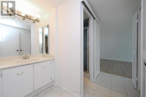 2102 - 3303 Don Mills Road, Toronto (Don Valley Village), ON - Indoor Photo Showing Bathroom