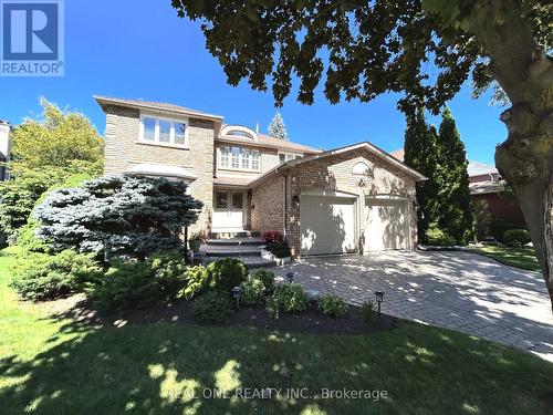 2046 Pineview Drive, Oakville (Iroquois Ridge North), ON - Outdoor