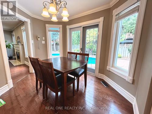 2046 Pineview Drive, Oakville (Iroquois Ridge North), ON - Indoor Photo Showing Dining Room