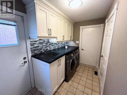 2046 Pineview Drive, Oakville, ON - Indoor Photo Showing Laundry Room