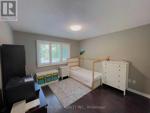 2046 Pineview Drive, Oakville, ON - Indoor Photo Showing Bedroom