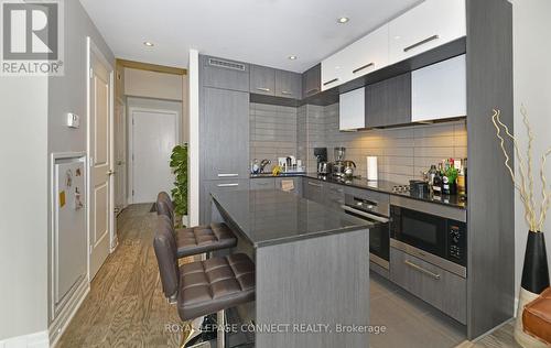 1004 - 8 The Esplanade, Toronto, ON - Indoor Photo Showing Kitchen With Upgraded Kitchen