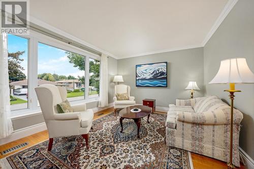 35 Inglewood Drive, Brampton, ON - Indoor Photo Showing Living Room