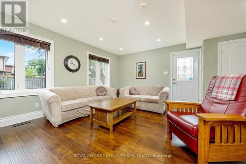 35 Inglewood Drive, Brampton, ON - Indoor Photo Showing Living Room