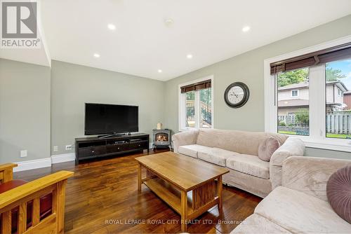 35 Inglewood Drive, Brampton, ON - Indoor Photo Showing Living Room