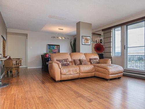 Living room - 1003-11115 Boul. Cavendish, Montréal (Saint-Laurent), QC - Indoor Photo Showing Living Room