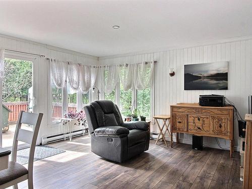 Living room - 28 Ch. Des Sapins, Harrington, QC - Indoor Photo Showing Living Room