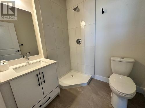 106-2648 Tranquille Rd, Kamloops, BC - Indoor Photo Showing Bathroom