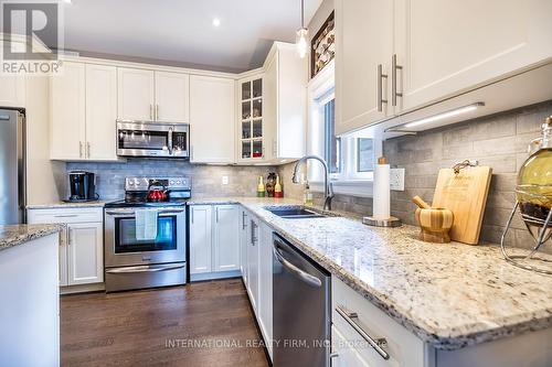 27 Milner Court, Kawartha Lakes (Lindsay), ON - Indoor Photo Showing Kitchen With Double Sink With Upgraded Kitchen