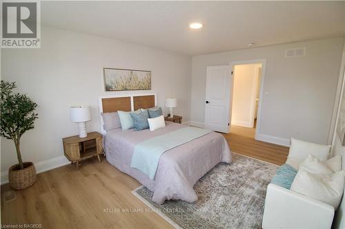 694 17Th St Crescent, Hanover, ON - Indoor Photo Showing Bedroom