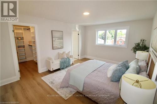 694 17Th St Crescent, Hanover, ON - Indoor Photo Showing Bedroom