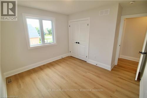 694 17Th St Crescent, Hanover, ON - Indoor Photo Showing Other Room