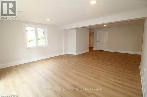 694 17Th St Crescent, Hanover, ON - Indoor Photo Showing Other Room