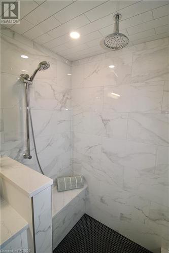 694 17Th St Crescent, Hanover, ON - Indoor Photo Showing Bathroom