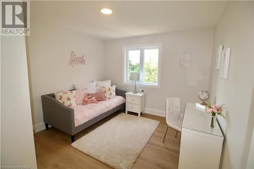 694 17Th St Crescent, Hanover, ON - Indoor Photo Showing Bedroom