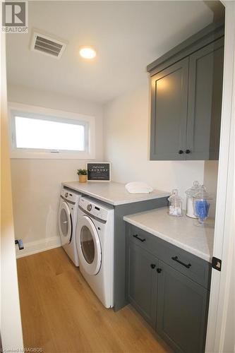 694 17Th St Crescent, Hanover, ON - Indoor Photo Showing Laundry Room