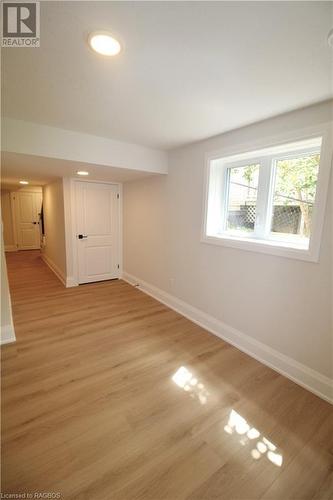 694 17Th St Crescent, Hanover, ON - Indoor Photo Showing Other Room