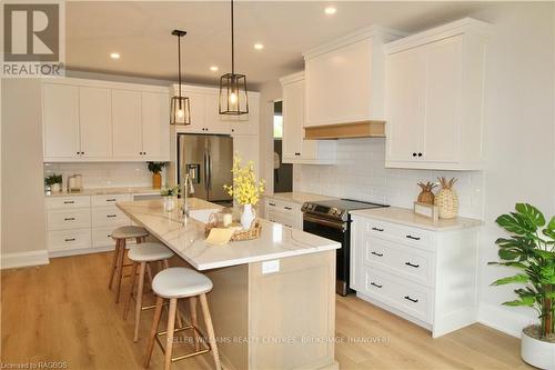 694 17Th St Crescent, Hanover, ON - Indoor Photo Showing Kitchen With Upgraded Kitchen