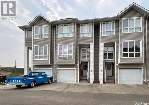 2 697 Sun Valley Drive, Estevan, SK - Outdoor With Facade