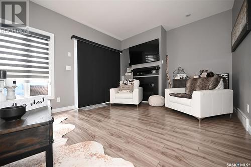 2 697 Sun Valley Drive, Estevan, SK - Indoor Photo Showing Living Room