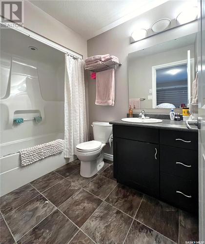 2 697 Sun Valley Drive, Estevan, SK - Indoor Photo Showing Bathroom