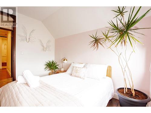 576 Radant Road, Kelowna, BC - Indoor Photo Showing Bedroom