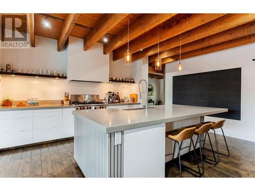 576 Radant Road, Kelowna, BC - Indoor Photo Showing Kitchen With Upgraded Kitchen