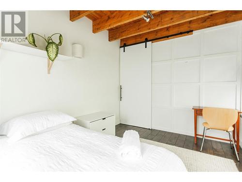 576 Radant Road, Kelowna, BC - Indoor Photo Showing Bedroom