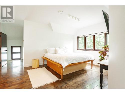 576 Radant Road, Kelowna, BC - Indoor Photo Showing Bedroom