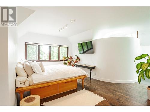 576 Radant Road, Kelowna, BC - Indoor Photo Showing Bedroom