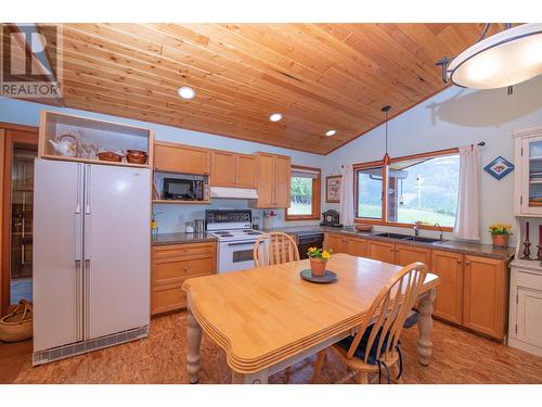 65 Pine Road, Cherryville, BC - Indoor