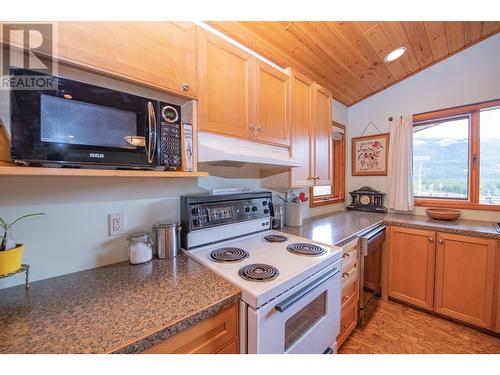 65 Pine Road, Cherryville, BC - Indoor Photo Showing Kitchen