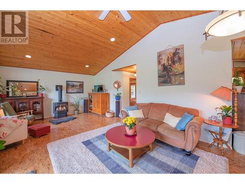 65 Pine Road, Cherryville, BC - Indoor Photo Showing Living Room