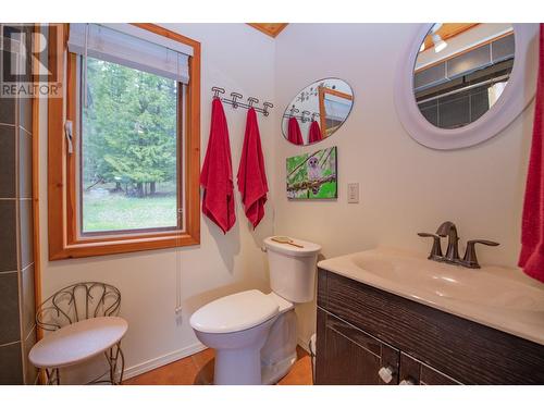 65 Pine Road, Cherryville, BC - Indoor Photo Showing Bathroom