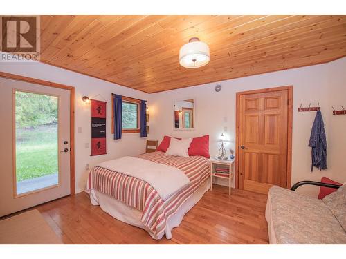 65 Pine Road, Cherryville, BC - Indoor Photo Showing Bedroom